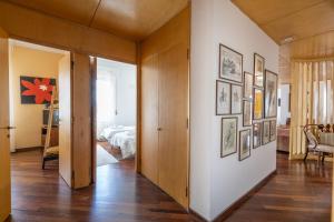 a hallway leading to a bedroom with a bed at Guittone18 in Arezzo