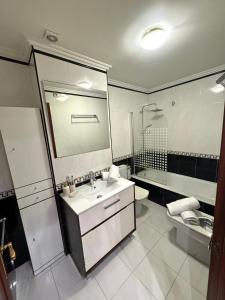 Ένα μπάνιο στο Apartamento Vieiteiras