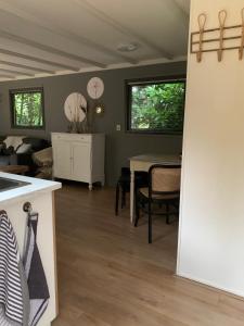 Kuchyň nebo kuchyňský kout v ubytování Chalet het Gewei