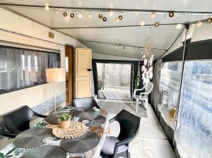 Przyczepy Kempingowe CHAŁUPY 6, KITE CREW的休息区