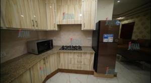 Кухня или мини-кухня в One Bedroom Apartment Bahria Town Lahore
