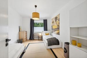 Ένα ή περισσότερα κρεβάτια σε δωμάτιο στο Schicke grosse Wohnung Apartment Wuppertal Ronsdorf- Nähe DUS & Dortmund & Köln & Essen