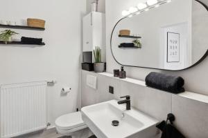 Ένα μπάνιο στο Schicke grosse Wohnung Apartment Wuppertal Ronsdorf- Nähe DUS & Dortmund & Köln & Essen +19 φωτογραφίες