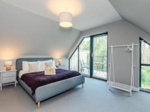 Кровать или кровати в номере Otter Lodge