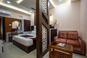 Postel nebo postele na pokoji v ubytování Hotel Surya Empire