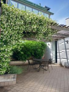 Aed väljaspool majutusasutust Open Space Bergamo Centro