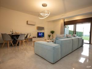 TV a/nebo společenská místnost v ubytování Palma Villa & Suite With Pool