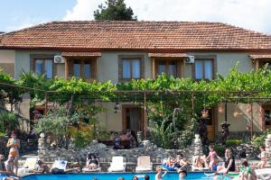 Bazén v ubytování Hotel Veranda nebo v jeho okolí
