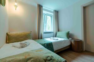 a hotel room with two beds and a window at Villa boZEN w Juracie in Jurata +84 photos