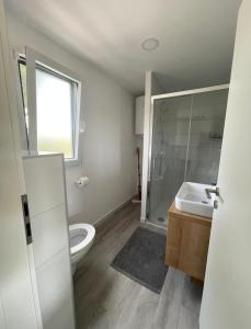 Et badeværelse på Luxury mobile home INES