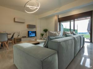 TV a/nebo společenská místnost v ubytování Palma Villa & Suite With Pool