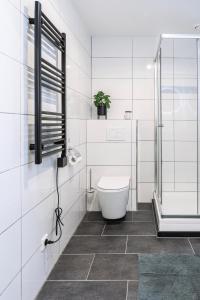 a white bathroom with a toilet and a shower at 6-bed Aircon House Diaz 60m2, Many Bedrooms in Tilburg +33 photos
