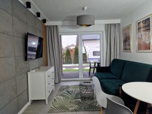 Telewizja i/lub zestaw kina domowego w obiekcie Apartamenty Kuracyjna