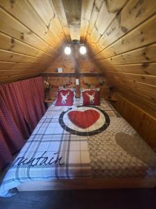 Ένα ή περισσότερα κρεβάτια σε δωμάτιο στο Chalet savoyard "le Sapinet"