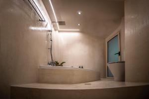 Photo de la galerie de l'établissement Cave House with Panoramic View, à Nea Moudania