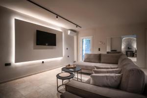 Photo de la galerie de l'établissement Cave House with Panoramic View, à Nea Moudania 14 autres photos