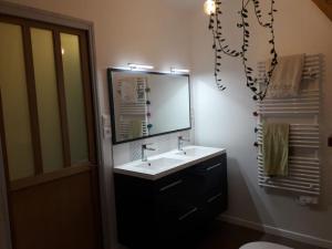 Photo de la galerie de l'établissement Maison de bourg à 5 min des plages, à Crach 15 autres photos