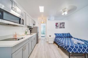 Dapur atau dapur kecil di Beachy 1 b/r, w/2 Queen Beds, On Ocean Drive Beach +18 gambar