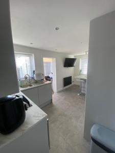 TV a/nebo společenská místnost v ubytování Beach way + 7 fotografií