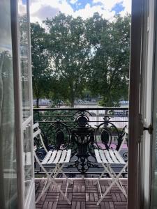 Balkon oz. terasa v nastanitvi Eiffel Edge Escape 30 m from Eiffel tower