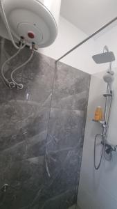 Koupelna v ubytování Tuana