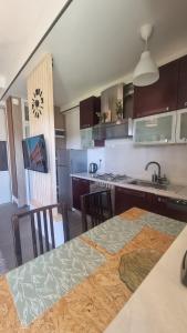 Kuchyň nebo kuchyňský kout v ubytování Tuana