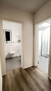 Ένα μπάνιο στο Apartment 13 - 3 Schlafzimmer - modern und komfortabel