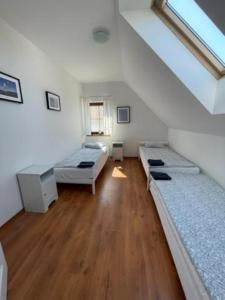 Postel nebo postele na pokoji v ubytování Dom Wrota Mazur