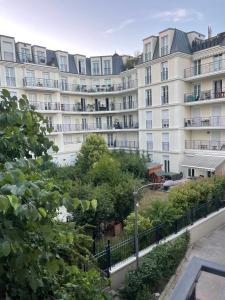 Το κτήριο όπου στεγάζεται  το διαμέρισμα