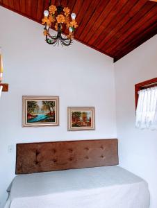 En eller flere senge i et værelse på Chalé Château do Luí + 23 billeder