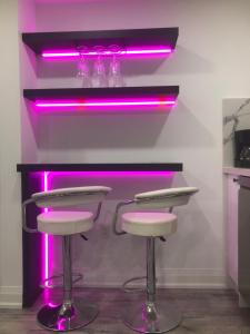 Gallery image of Private modern basement in Aurora