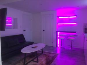 Gallery image of Private modern basement in Aurora