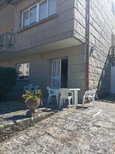 Galeriebild der Unterkunft Acogedor apartamento con jardín in O Grove