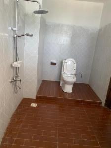 a small bathroom with a toilet and a shower at Hotel new plazza in Kisangani