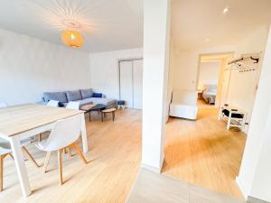 Photo de la galerie de l'établissement Cocon idyllique, Lac et Montagnes, à Saint-Jorioz 19 autres photos