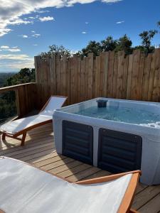 Πισίνα στο ή κοντά στο Mobil home vue exceptionnelle et spa - Domaine de l'Ile d'Or