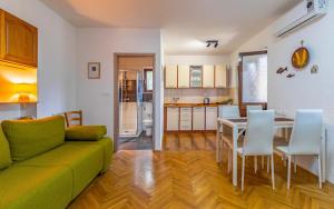 Kuchyň nebo kuchyňský kout v ubytování Apartment Eva