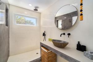 Vannituba majutusasutuses Eolithos Exclusive Suites