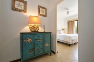 Postel nebo postele na pokoji v ubytování 3 minutes from best beaches in Aruba! Luxury Tropical Townhouse at Gold Coast Aruba + 24 fotografií