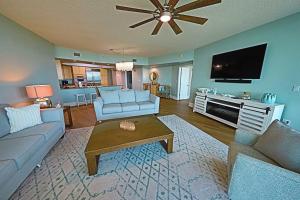 Χώρος καθιστικού στο 3 Bedroom Luxury Condo at Caribe, 6 Outdoor Pools with Slides, Lazy River, 3 Indoor Pools