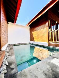 Kolam renang di atau dekat dengan Bali Shanti Villa