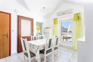 Fotografie z fotogalerie ubytování Apartments and rooms with parking space Supetar, Brac - 5658 v destinaci Supetar