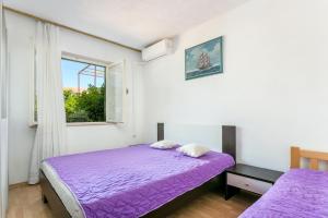 Postel nebo postele na pokoji v ubytování Apartments and rooms with parking space Supetar, Brac - 5658