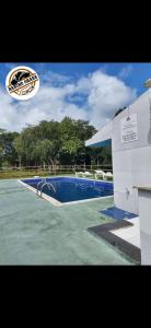 a frisbee is flying over a swimming pool at Rancho Ohana in Peruíbe