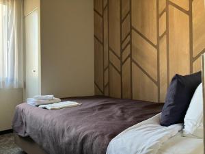 Postel nebo postele na pokoji v ubytování HOTEL LiVEMAX BUDGET Amagasaki