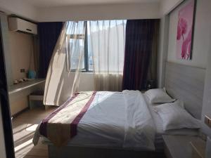 A bed or beds in a room at Juli Boutique Hotel
