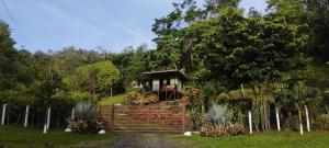 a small house on a hill with stairs leading to it at Hospedaje El Paraíso in San Vito