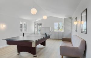 Fotografie z fotogalerie ubytování 4 Bedroom Amazing Home In Askø v destinaci Askø