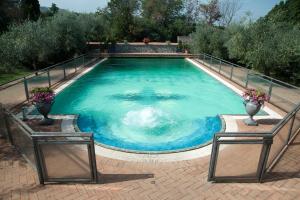 A piscina em ou perto de Tenuta Colle Mattia