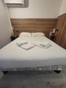 Postel nebo postele na pokoji v ubytování Brit Hotel Plaisance A9/A61
